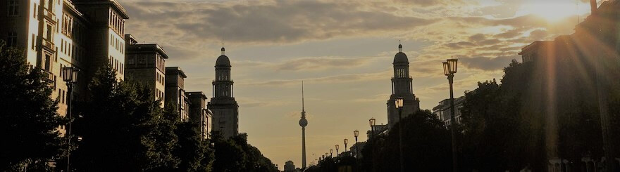Hotel nahe der Karl-Marx-Allee Berlin mit Blick auf Frankfurter Tor