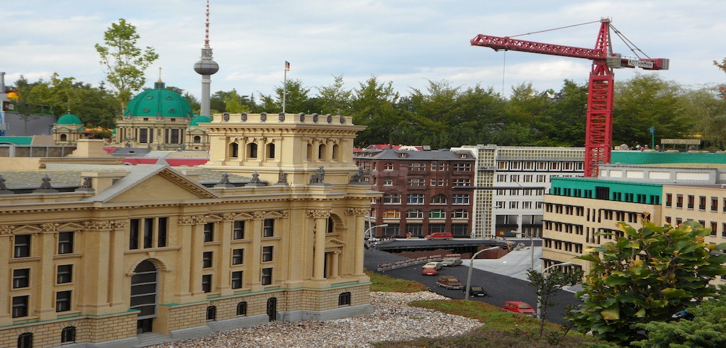bdie hauptstadt im miniaturformat aus legobausteinen im legoland discovery centre berlin